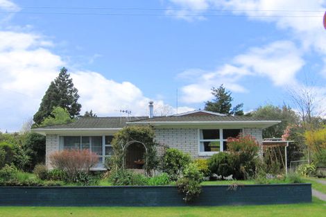 Photo of property in 28 Tamatea Road, Taupo, 3330