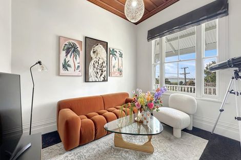 Photo of property in 12 Richmond Avenue, Northcote Point, Auckland, 0627