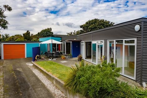 Photo of property in 9 Mahana Road, Paraparaumu Beach, Paraparaumu, 5032