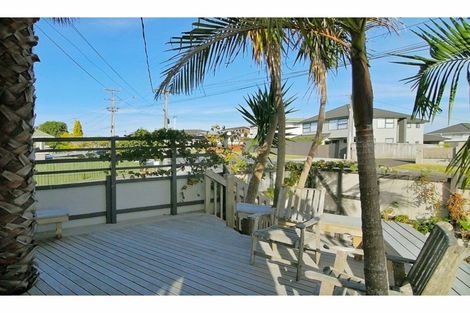 Photo of property in 1/82a Pupuke Road, Hillcrest, Auckland, 0627