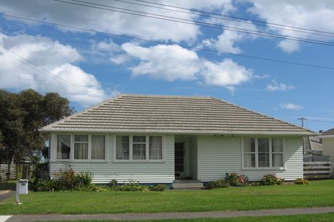 Photo of property in 56 Kowhai Street, Castlecliff, Whanganui, 4501