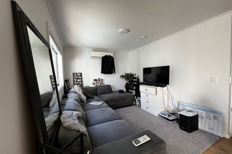 Photo of property in 21 Meadowood Drive, Unsworth Heights, Auckland, 0632