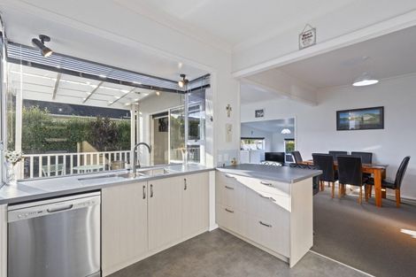 Photo of property in 25a Paynters Avenue, Strandon, New Plymouth, 4312