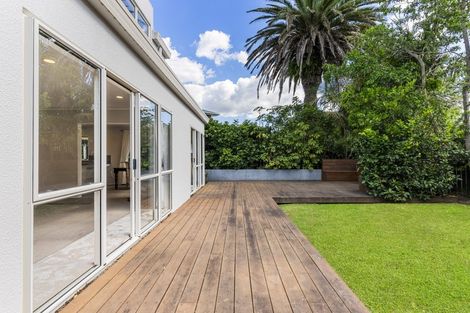 Photo of property in 2/13 Eversleigh Road, Belmont, Auckland, 0622