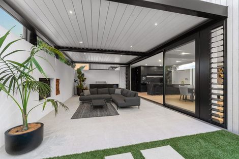 Photo of property in 17a Roland Road, Greenhithe, Auckland, 0632