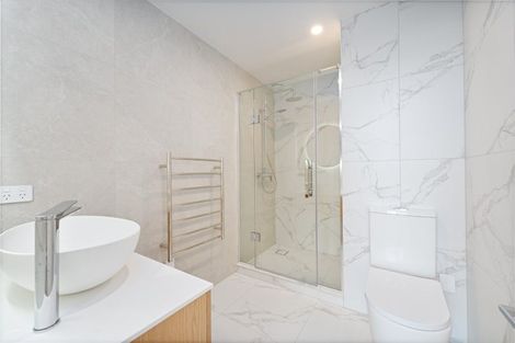 Photo of property in 27a Dawnhaven Drive, Te Atatu Peninsula, Auckland, 0610