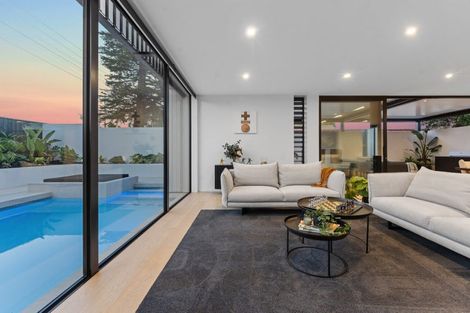 Photo of property in 17a Roland Road, Greenhithe, Auckland, 0632