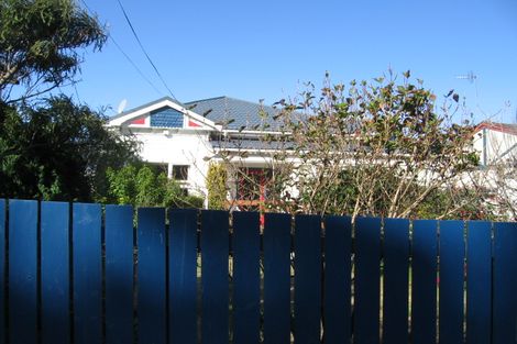 Photo of property in 115f3 Queens Drive, Lyall Bay, Wellington, 6022