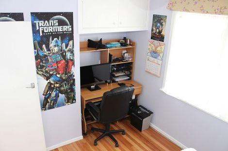 Photo of property in 6 Warren Street, Paparangi, Wellington, 6037