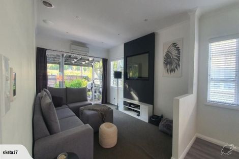 Photo of property in 14 Golf Road, Manor Park, Lower Hutt, 5019
