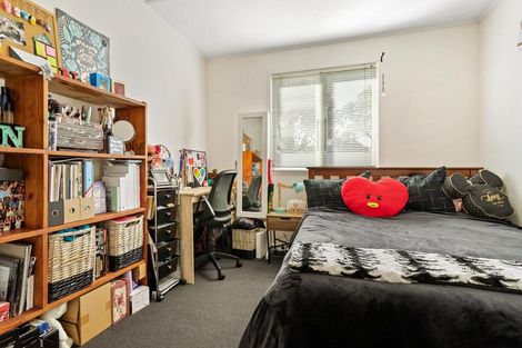 Photo of property in 99 Hobsonville Road, West Harbour, Auckland, 0618