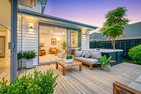 Photo of property in 16 Syd Grant Crescent, Orewa, 0931
