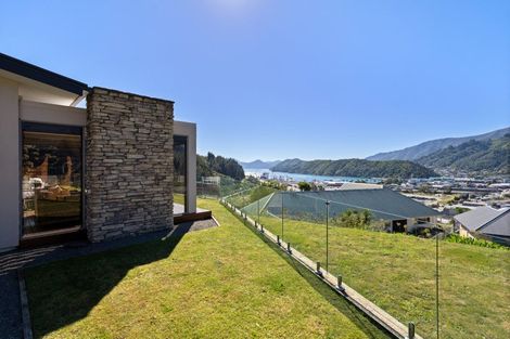 Photo of property in 16 Harbour View Heights, Picton, 7220