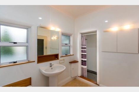 Photo of property in 17 Puriri Terrace, Roslyn, Palmerston North, 4414