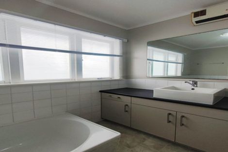 Photo of property in 13 Marina Road, Torbay, Auckland, 0630
