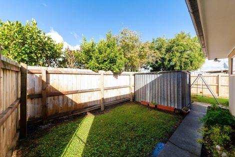 Photo of property in 9a/1 Tawa Road, Te Atatu Peninsula, Auckland, 0610
