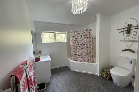 Photo of property in 45-47 Glenesk Road, Piha, New Lynn, 0772