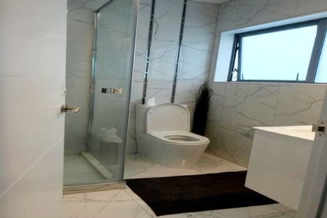 Photo of property in 37 Newington Road, Henderson, Auckland, 0612