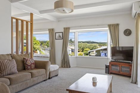 Photo of property in 16 Glengarry Place, Hilltop, Taupo, 3330
