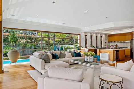 Photo of property in 18a Tiri Road, Milford, Auckland, 0620