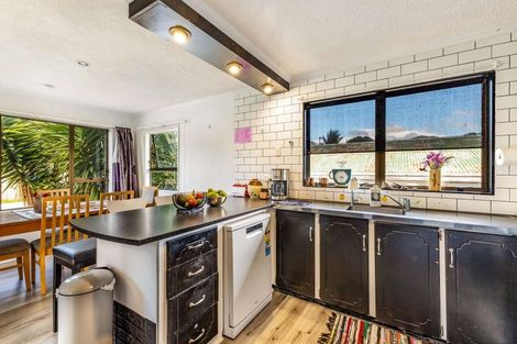 Photo of property in 84 Pioneer Road, Moturoa, New Plymouth, 4310