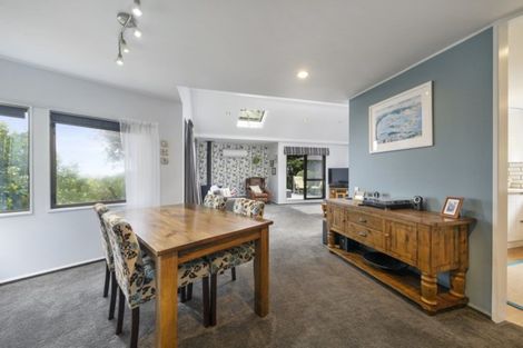 Photo of property in 1 Kakariki Grove, Waikanae, 5036