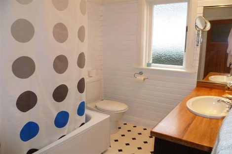 Photo of property in 61 Creswick Terrace, Northland, Wellington, 6012