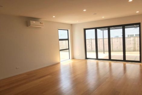 Photo of property in 18 Spyglass Street, Red Beach, 0932