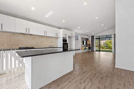 Photo of property in 15 Hoiho Road, Pukekohe, 2120