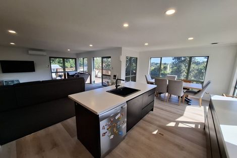 Photo of property in 86a Riversdale Drive, Merrilands, New Plymouth, 4312