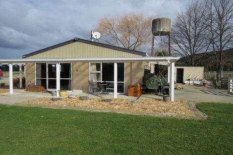 Photo of property in 76 Hakataramea Highway, Waimate, 7977