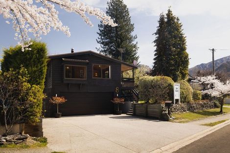 Photo of property in 8 Devon Street, Arrowtown, 9302
