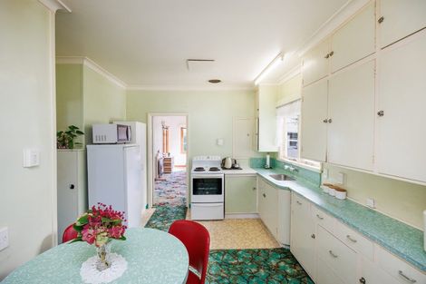 Photo of property in 6 Freyberg Street, Roslyn, Palmerston North, 4414