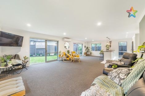 Photo of property in 2 Mooring Close, Whitby, Porirua, 5024