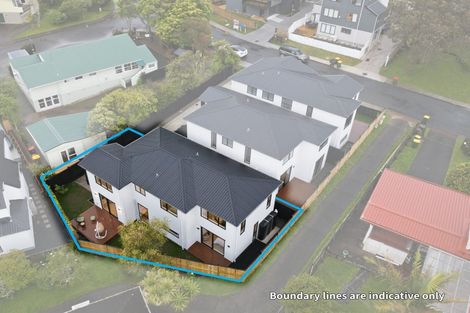 Photo of property in 8c Catalina Crescent, Forrest Hill, Auckland, 0620