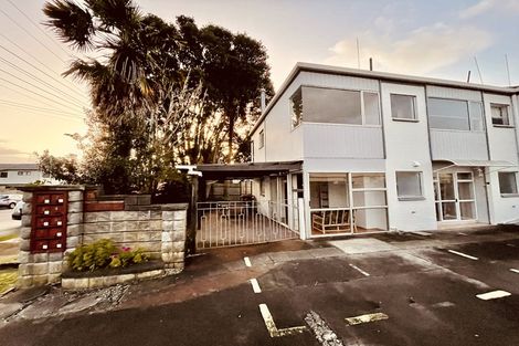 Photo of property in 1/25 Inverness Road, Browns Bay, Auckland, 0630