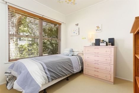 Photo of property in 2/18 Windy Ridge Road, Glenfield, Auckland, 0629