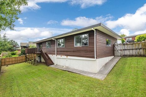 Photo of property in 2/18 Altair Place, Windsor Park, Auckland, 0632