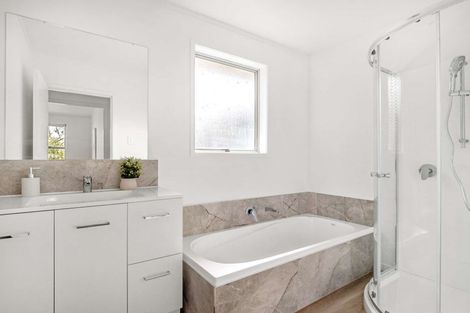 Photo of property in 9 Tahu Crescent, Sunnynook, Auckland, 0620