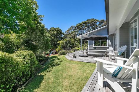Photo of property in 42 Landing Road, Titirangi, Auckland, 0604