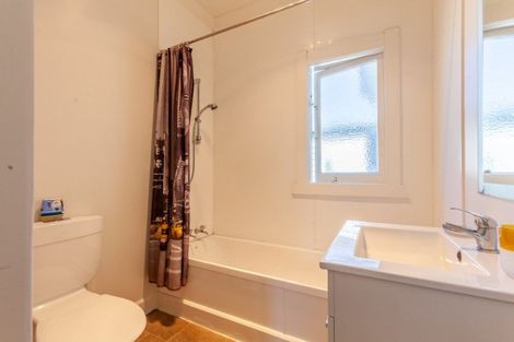 Photo of property in 106 Meeanee Road, Taradale, Napier, 4112