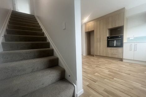 Photo of property in 2 Mikoikoi Crescent, Mangere Bridge, Auckland, 2022