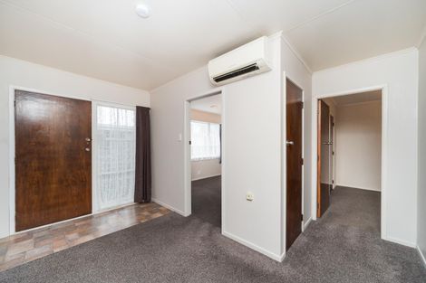 Photo of property in 15b Wikiriwhi Crescent, Awapuni, Palmerston North, 4412