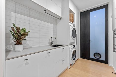 Photo of property in 17a Roland Road, Greenhithe, Auckland, 0632