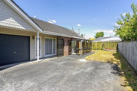 Photo of property in 2/5 Wanaka Place, Pakuranga Heights, Auckland, 2010