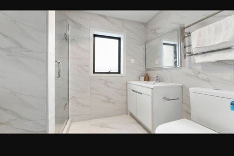 Photo of property in 2/1 Kaponga Crescent, New Lynn, Auckland, 0600