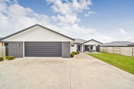 Photo of property in 10 Gibraltar Way, Fitzherbert, Palmerston North, 4410