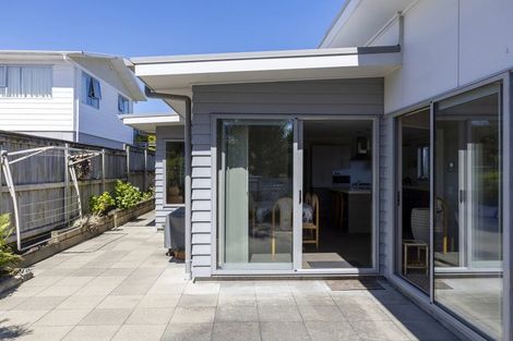 Photo of property in 2/30 Ingle Avenue, Waipahihi, Taupo, 3330