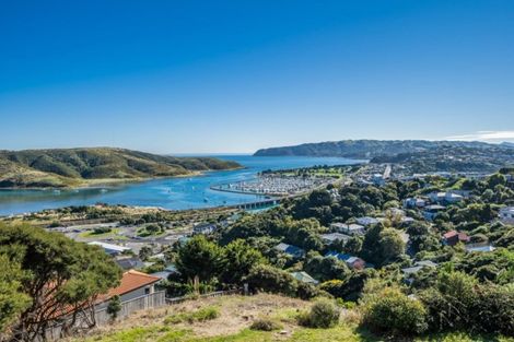 Photo of property in 20a Kahu Road, Paremata, Porirua, 5024