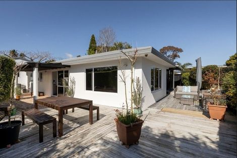 Photo of property in 125 Welcome Bay Road, Welcome Bay, Tauranga, 3112